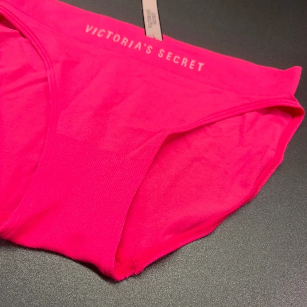 NWT Victorias Secret Seamless Bikini Panty Hot Pink Logo Waistband Medium